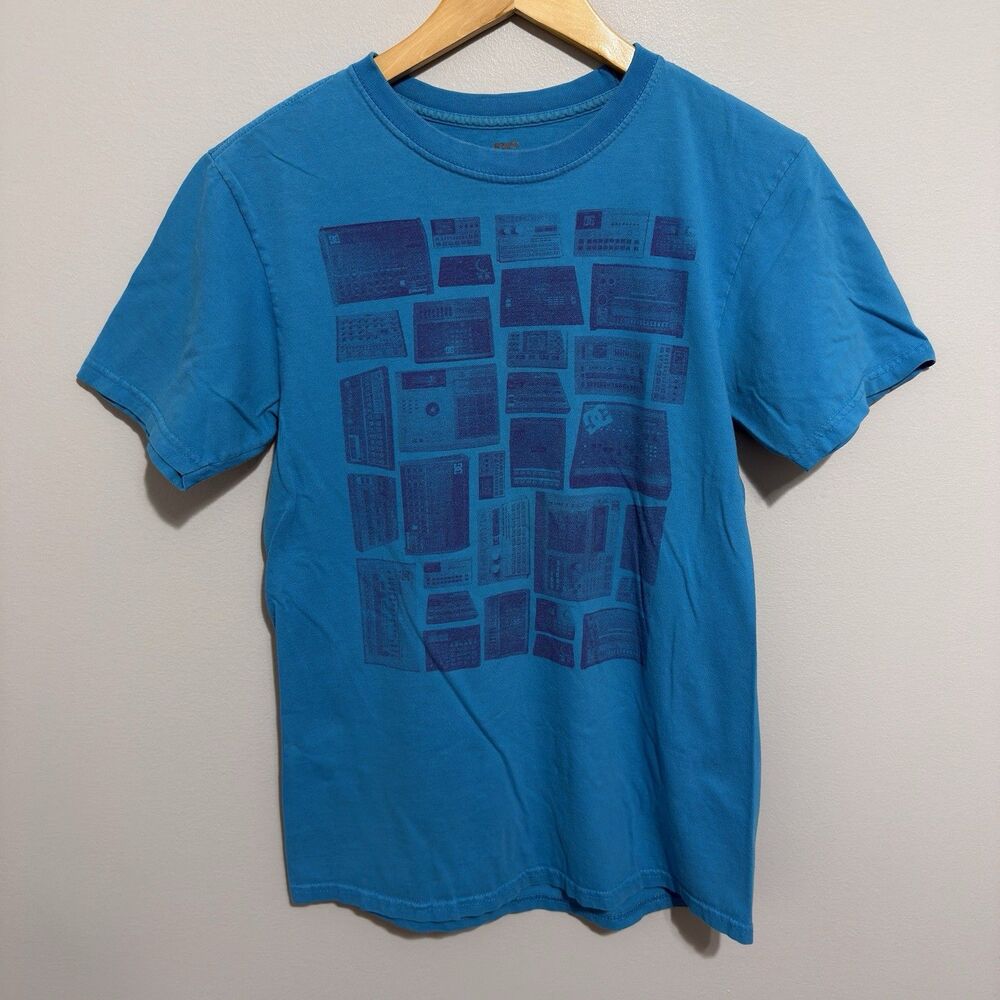 Vintage Y2K DC Shoe Company T-shirt Logo Print Skate Faded Mens Medium
